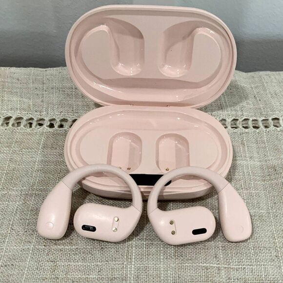 3D Surround Sound Wireless Bluetooth Earbuds by Yookie in Pink - Picture 3 of 5